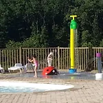 4 Pers Avec Terrasse Et Cuisine Equipee - Api-1-52-402 Camping Naucelle