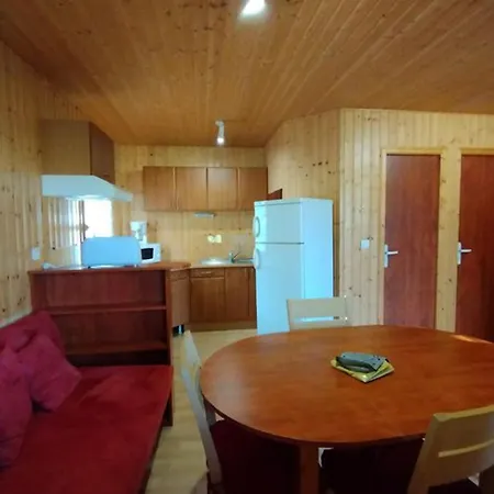 4 Pers Avec Terrasse Et Cuisine équipée - Api-1-52-402 * Naucelle