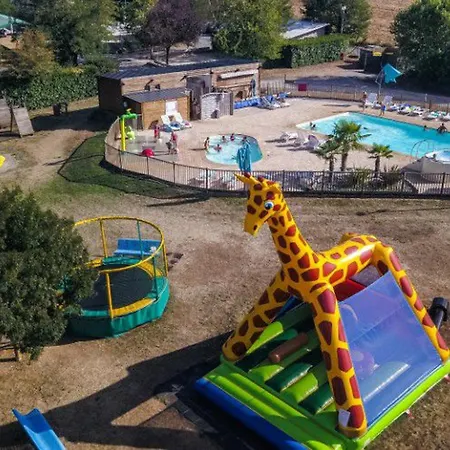 4 Pers Avec Terrasse Et Cuisine Equipee - Api-1-52-402 Naucelle