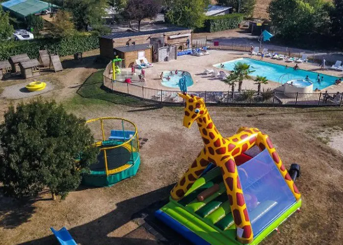 4 Pers Avec Terrasse Et Cuisine Equipee - Api-1-52-402 Naucelle