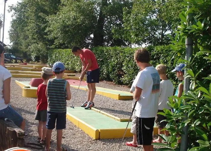 キャンプ場 4 Pers Avec Terrasse Et Cuisine Equipee - Api-1-52-402 Naucelle