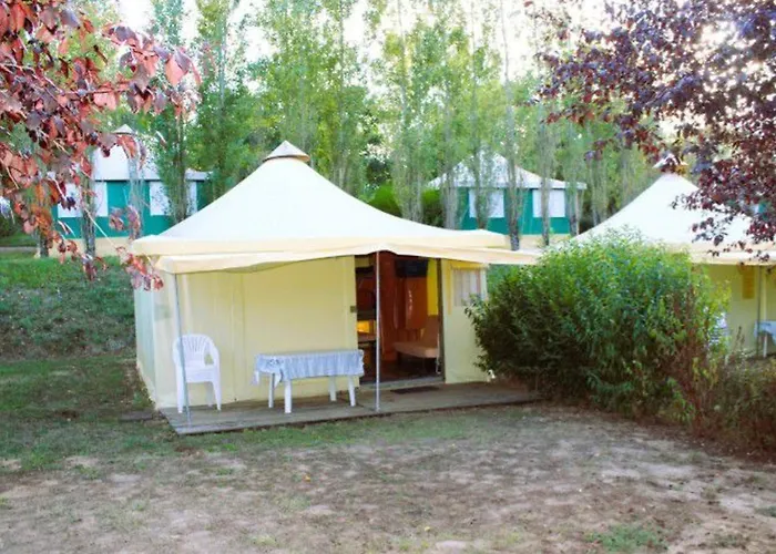 キャンプ場 4 Pers Avec Terrasse Et Cuisine Equipee - Api-1-52-402 Naucelle